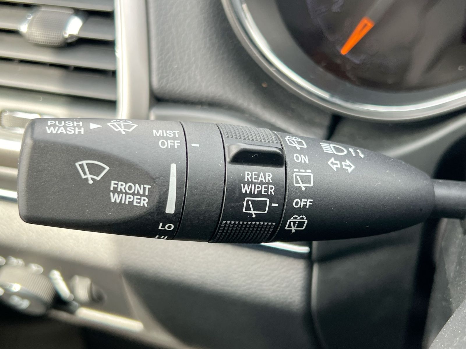 Thumbnail: 2020 Jeep Grand Cherokee - 25