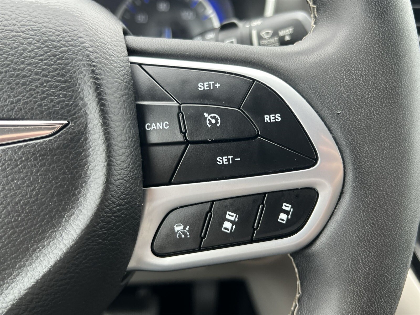 Thumbnail: 2022 Chrysler Pacifica - 25