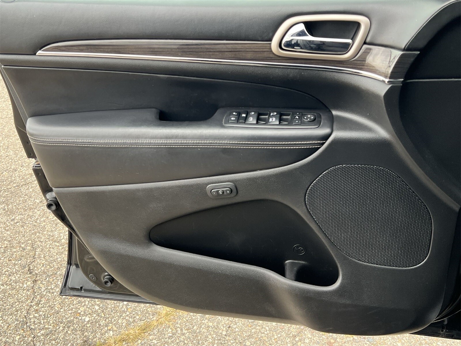 Thumbnail: 2017 Jeep Grand Cherokee - 29