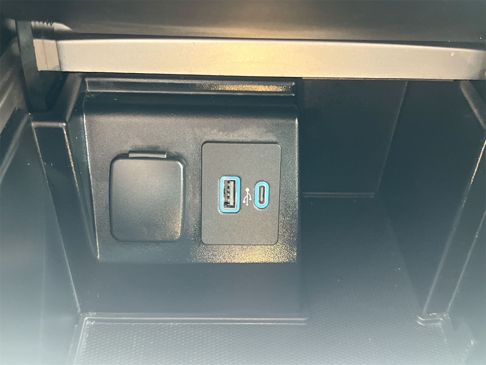 Thumbnail: 2020 Ford Explorer - 31