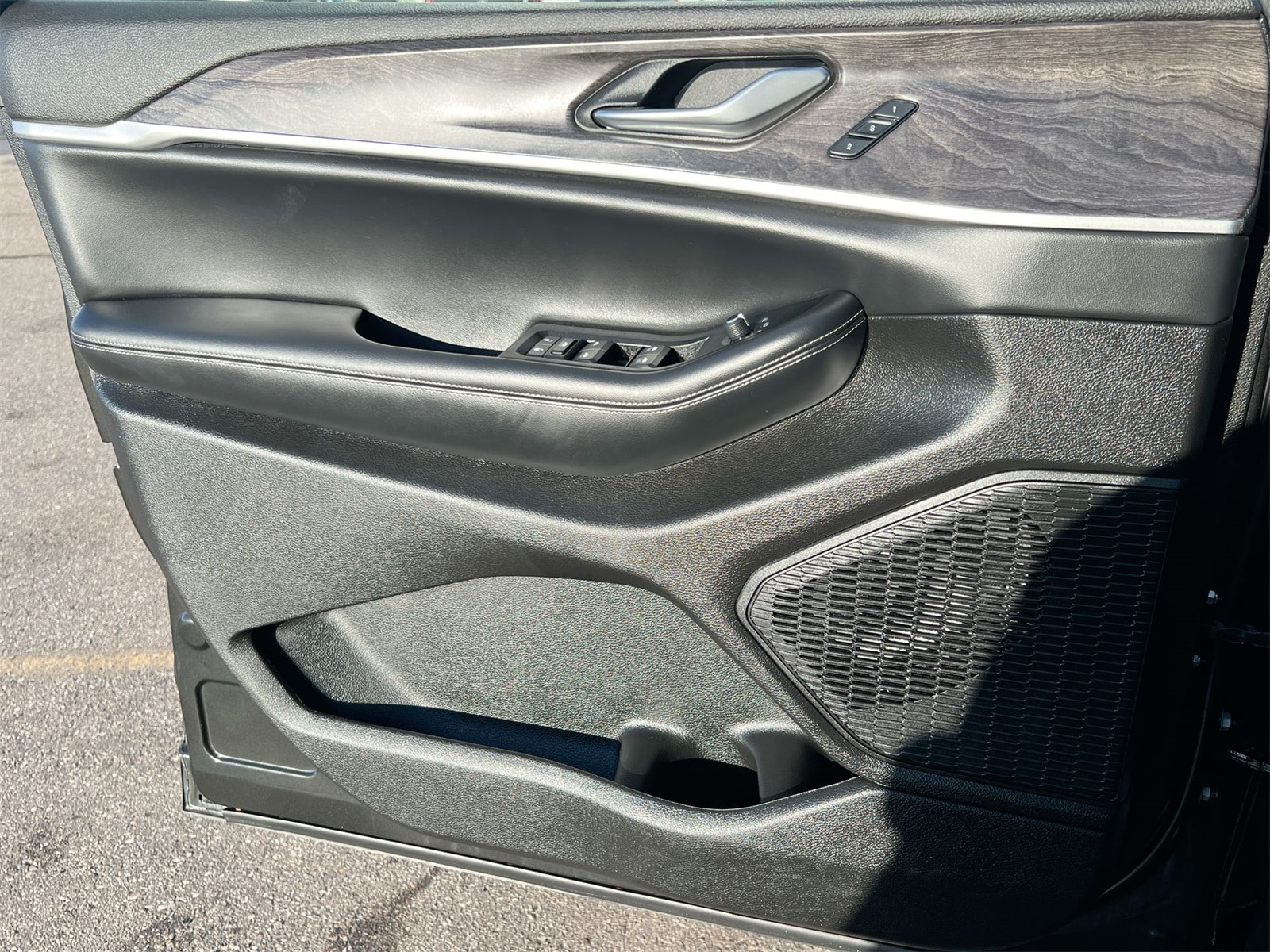 Thumbnail: 2024 Jeep Grand Cherokee - 30