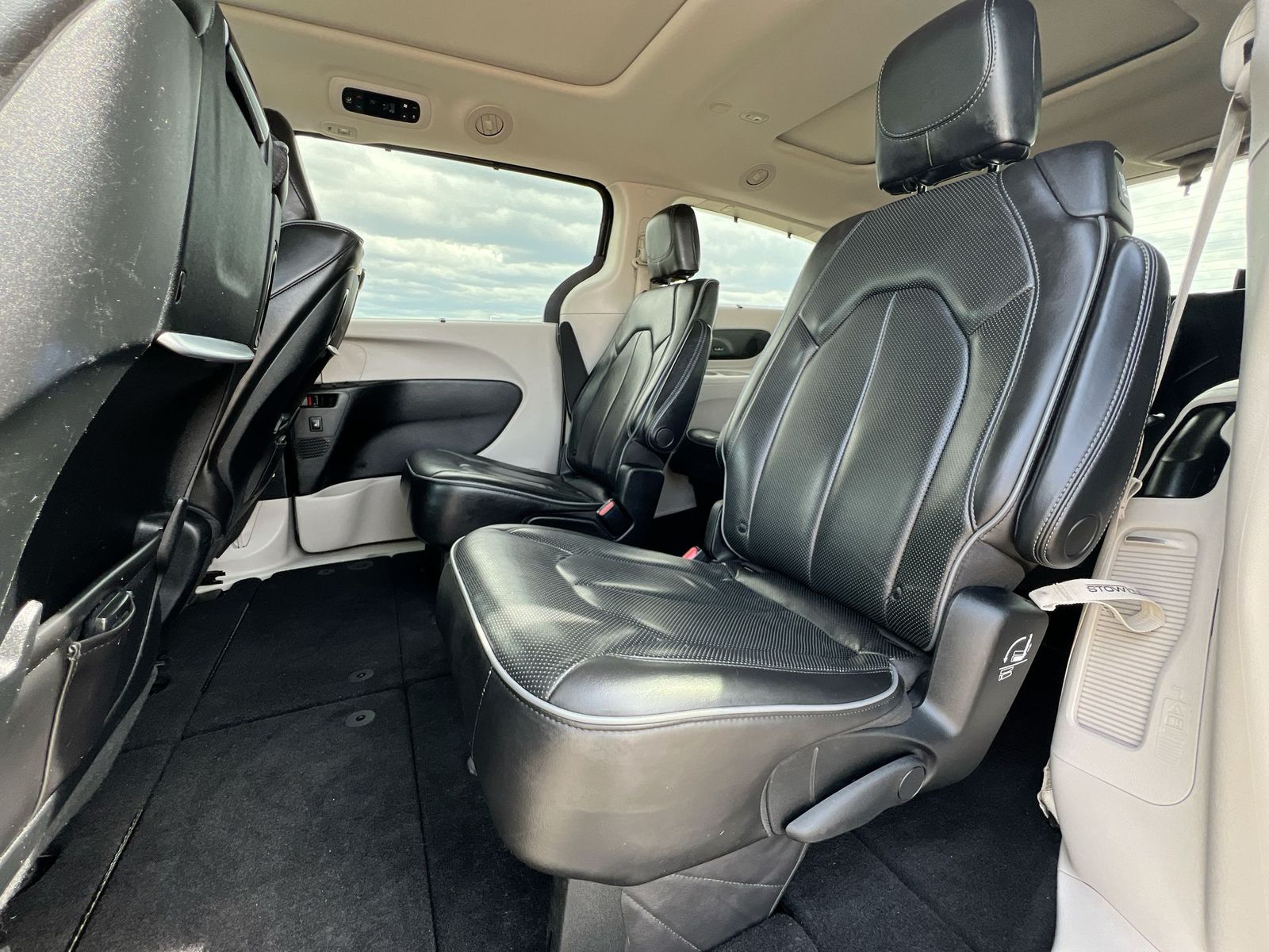 Thumbnail: 2019 Chrysler Pacifica - 19