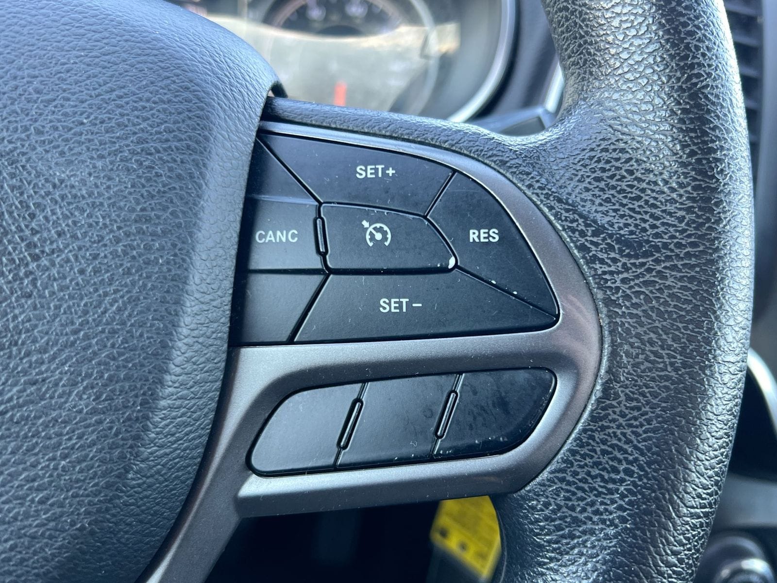 Thumbnail: 2019 Jeep Cherokee - 24