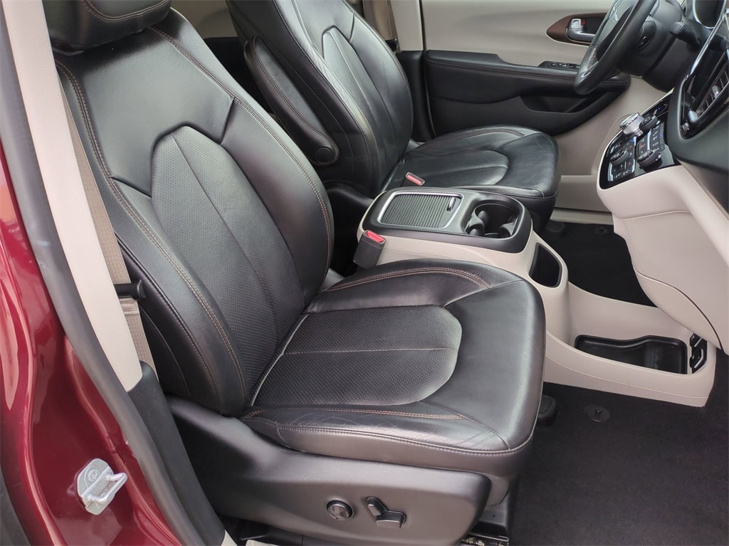 2017 Chrysler Pacifica Touring 22