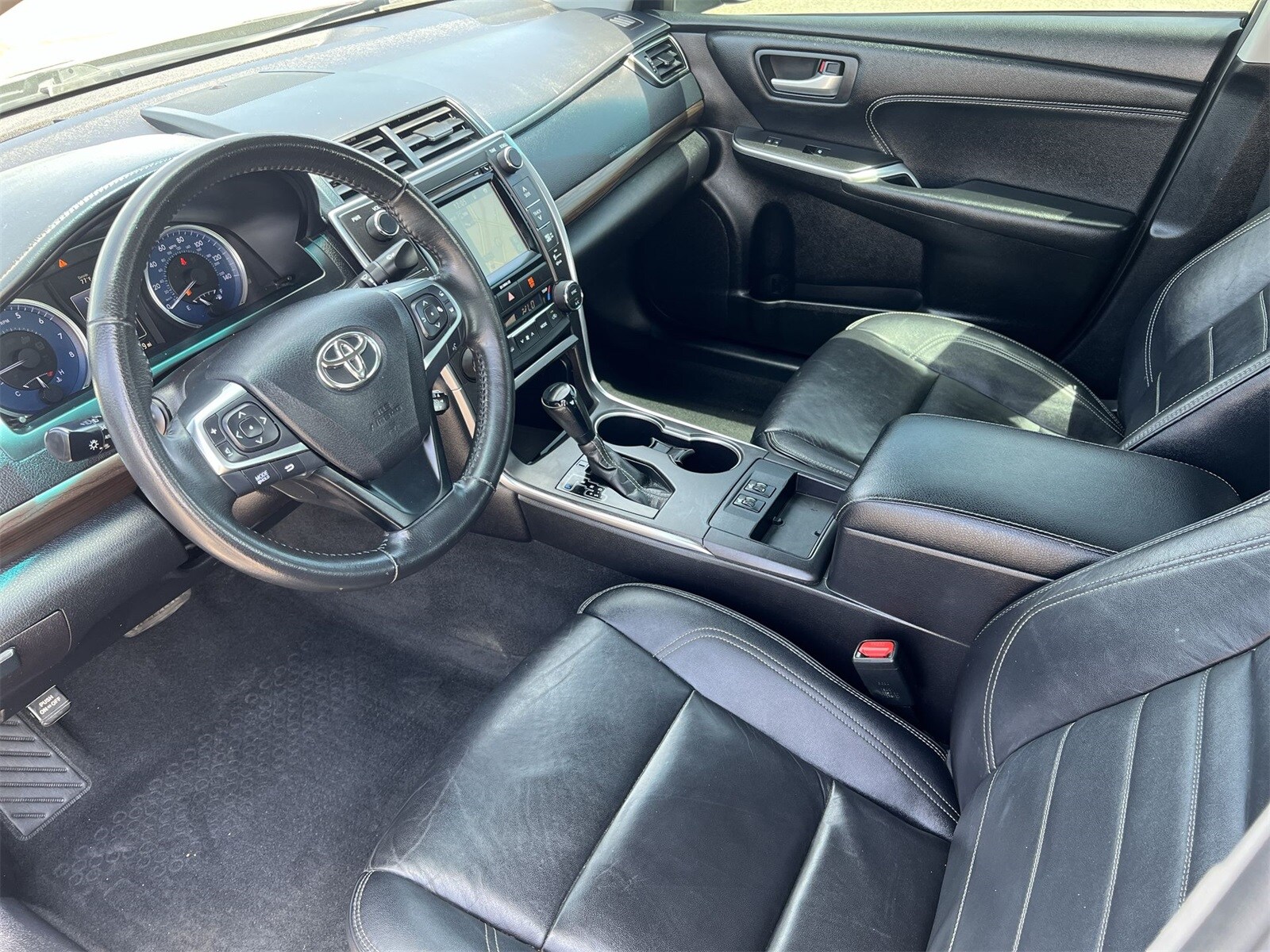 2016 Toyota Camry XLE 10
