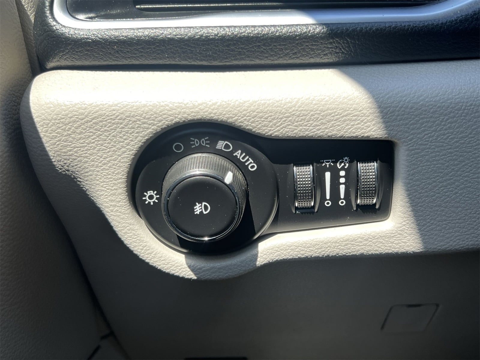 Thumbnail: 2019 Chrysler Pacifica - 18