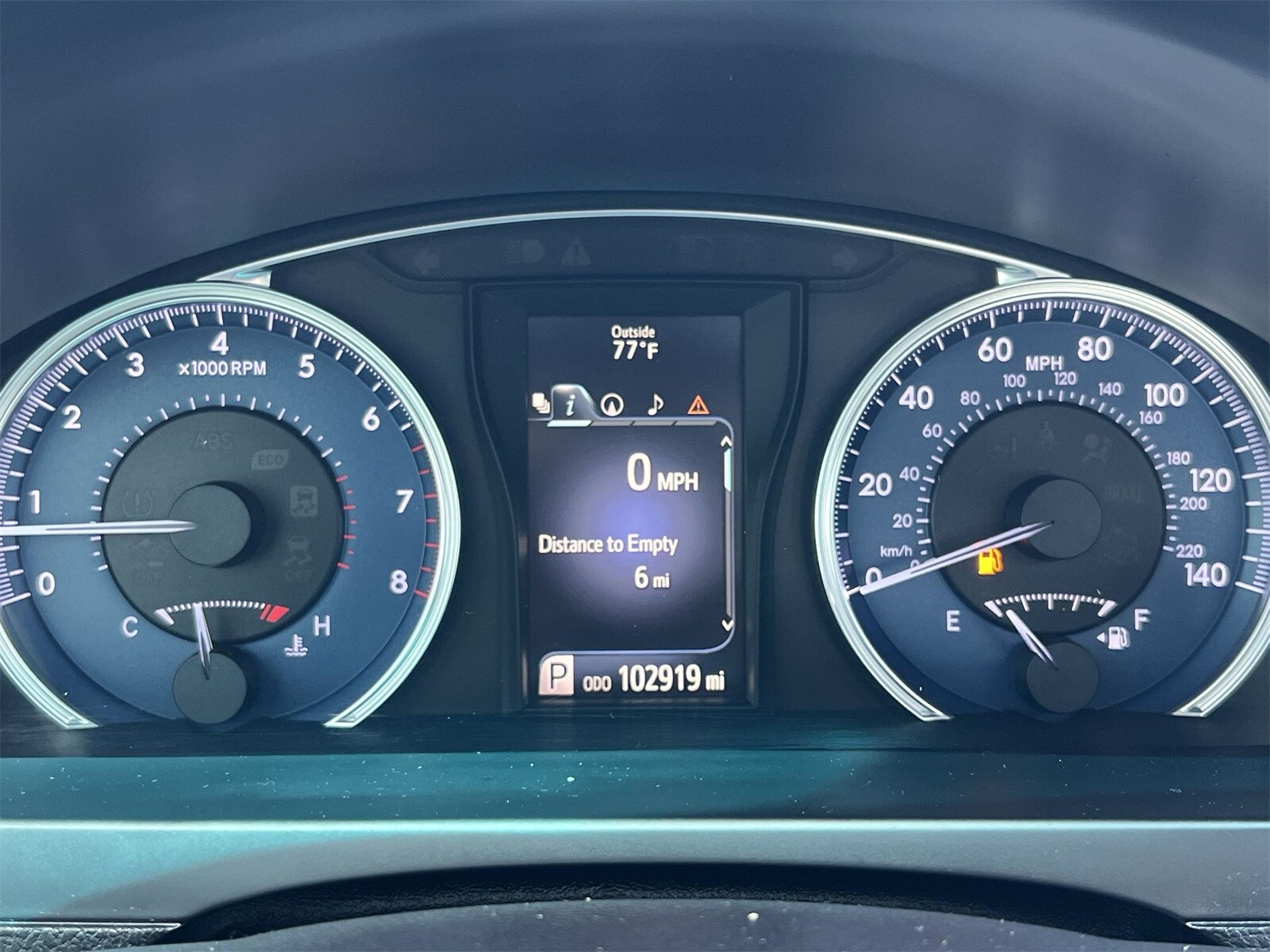 2016 Toyota Camry XLE 35
