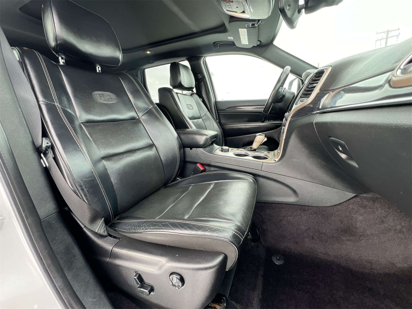 Thumbnail: 2017 Jeep Grand Cherokee - 21