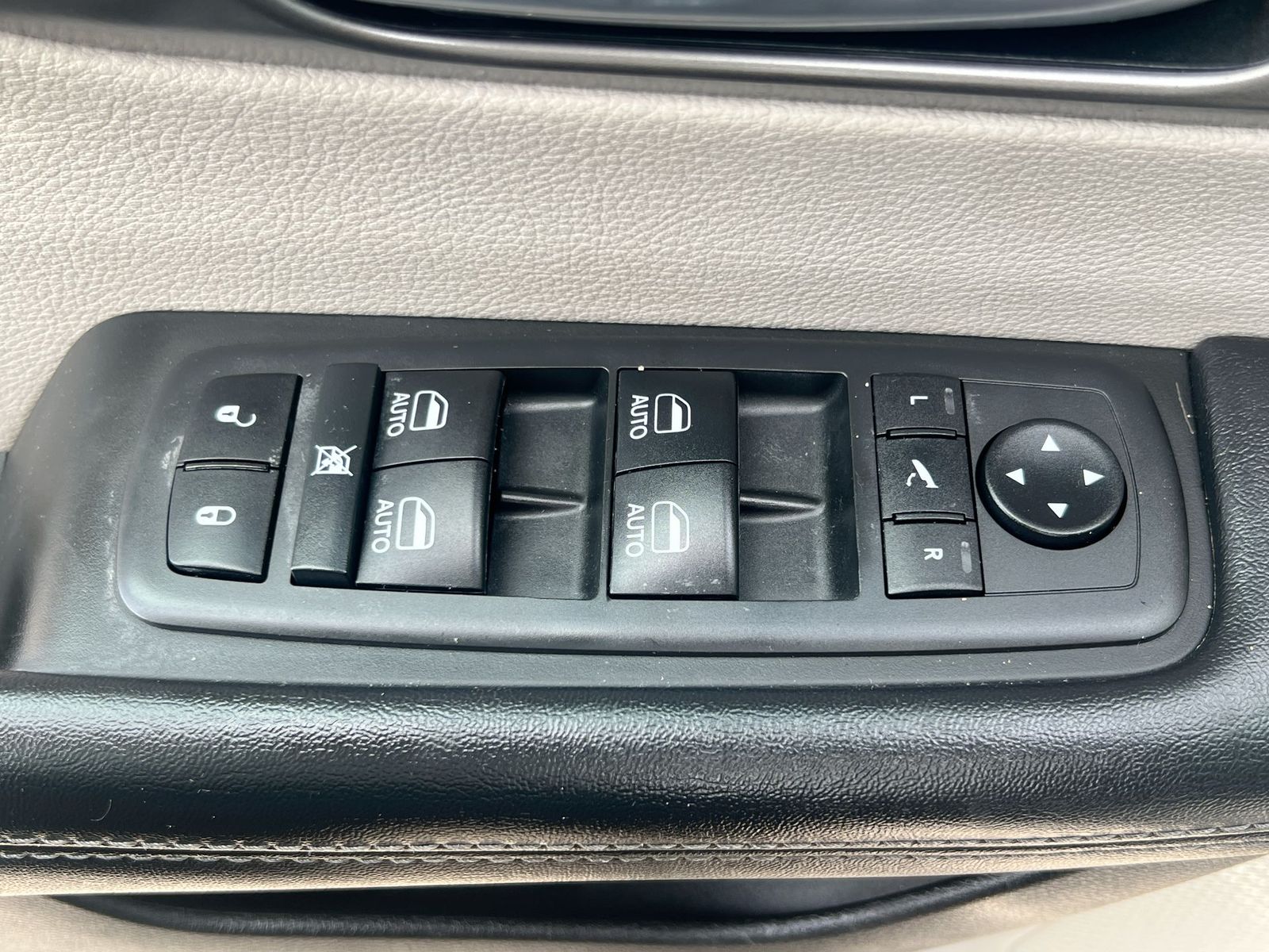 Thumbnail: 2019 Chrysler Pacifica - 17