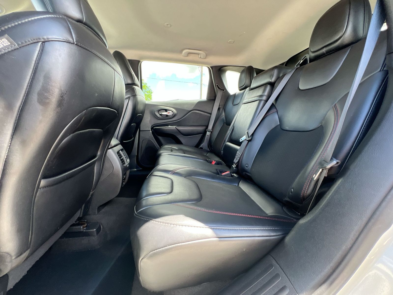 Thumbnail: 2019 Jeep Cherokee - 19