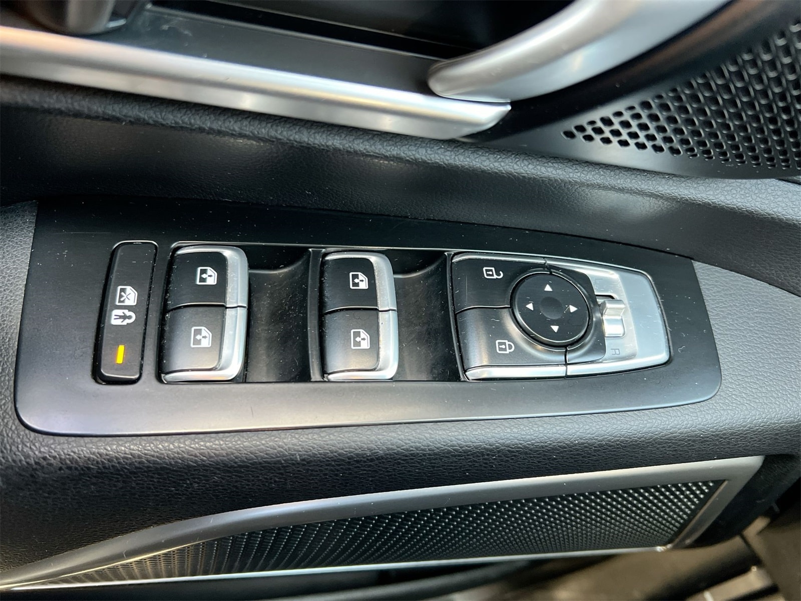 Thumbnail: 2022 Kia Telluride - 17