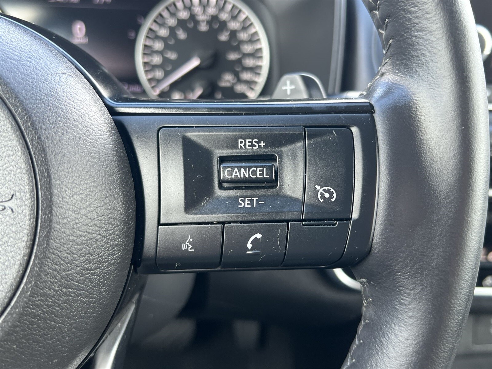 Thumbnail: 2022 Nissan Rogue - 25