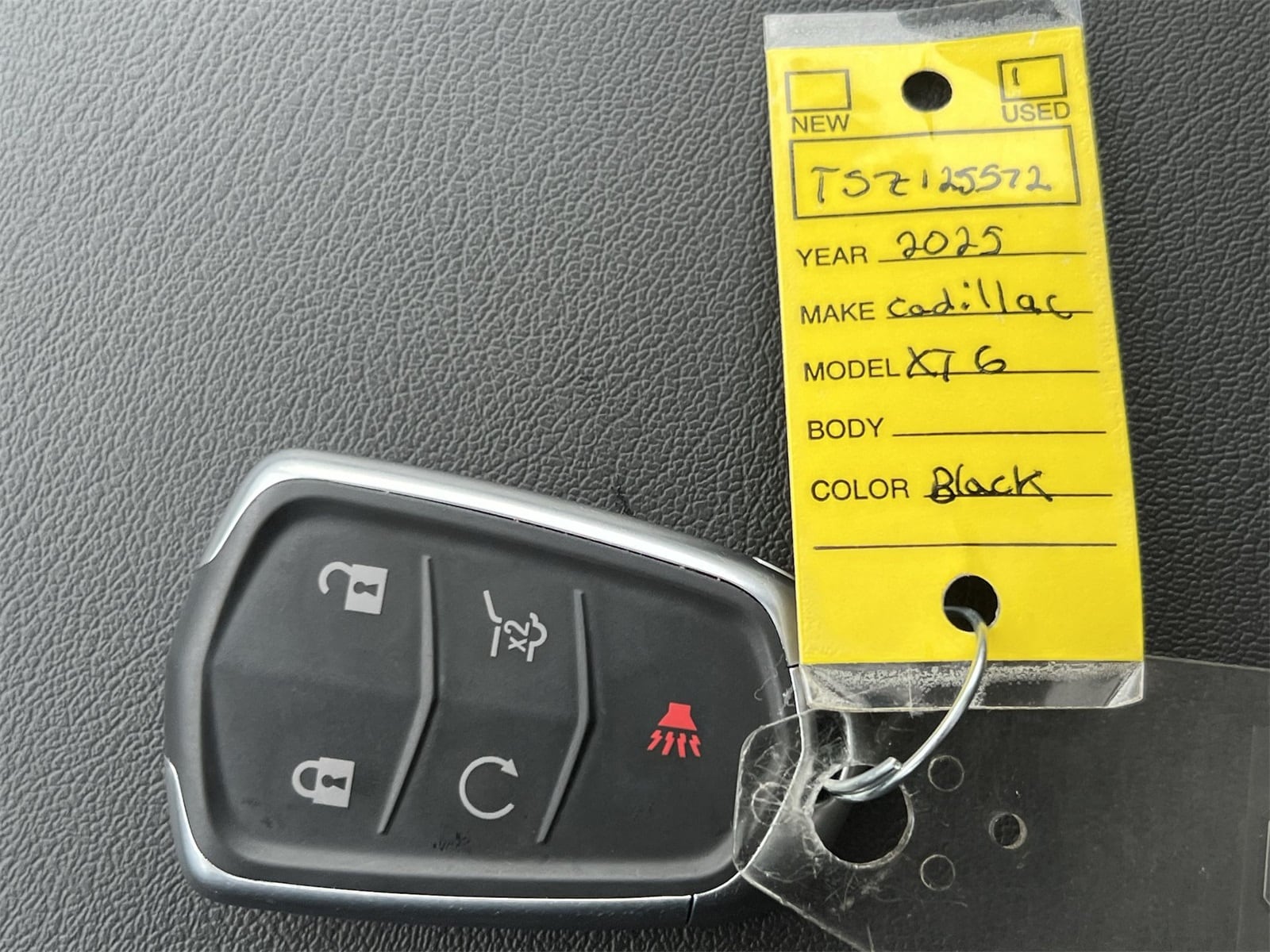 Thumbnail: 2025 Cadillac XT6 - 35