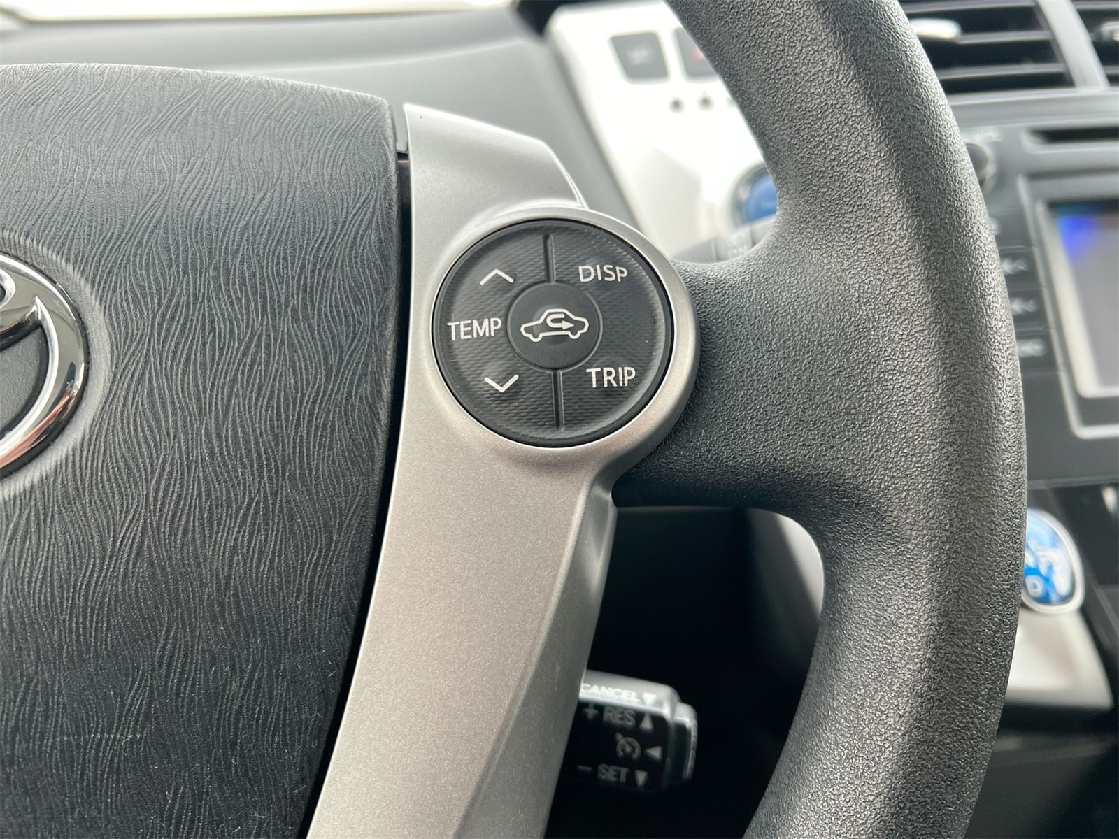 Thumbnail: 2014 Toyota Prius v - 24