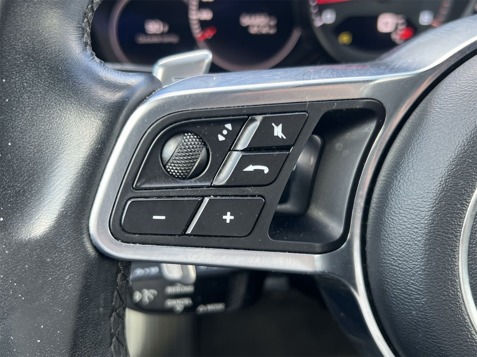 Thumbnail: 2019 Porsche Cayenne - 25