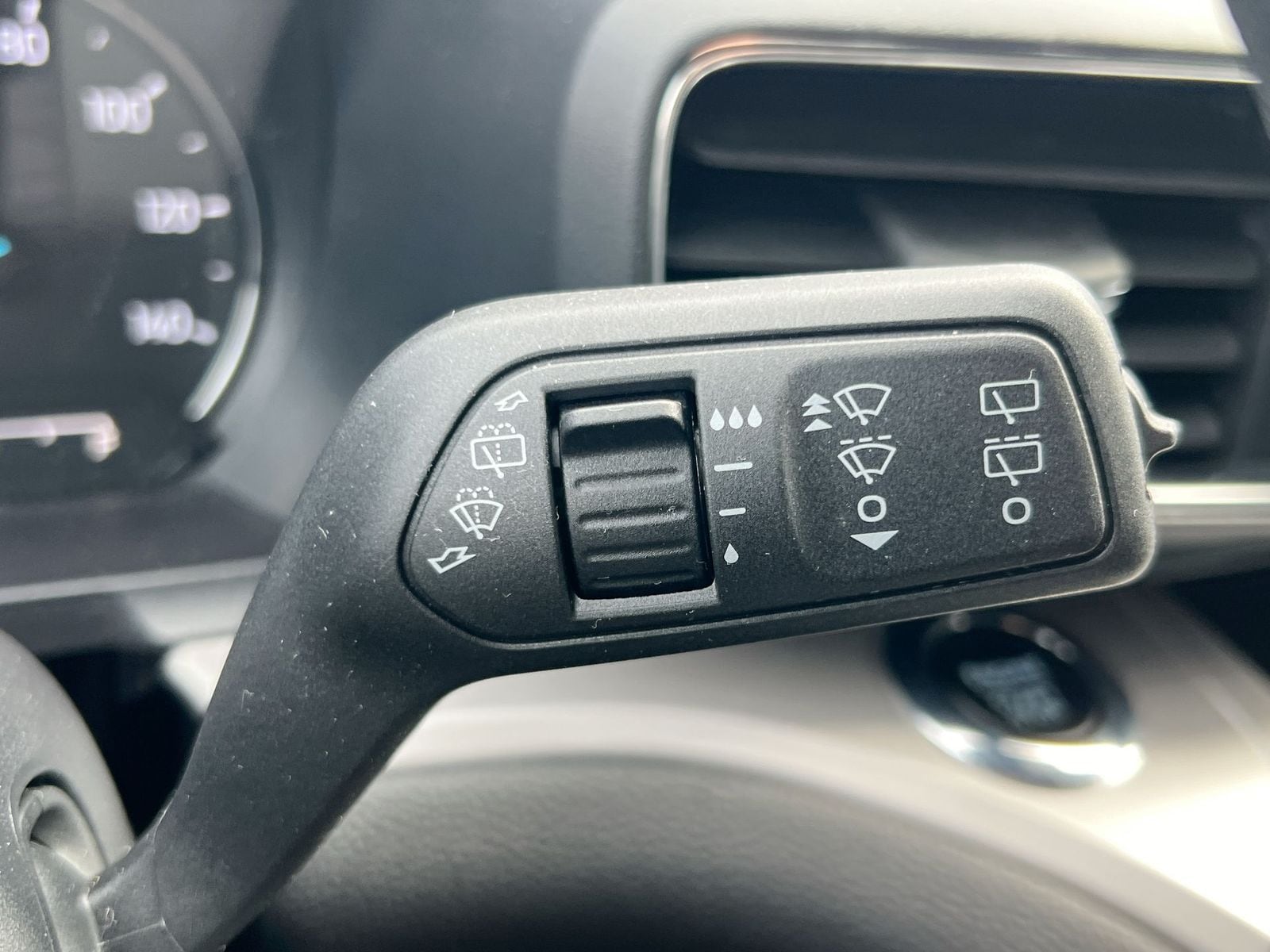 Thumbnail: 2023 Ford Explorer - 25