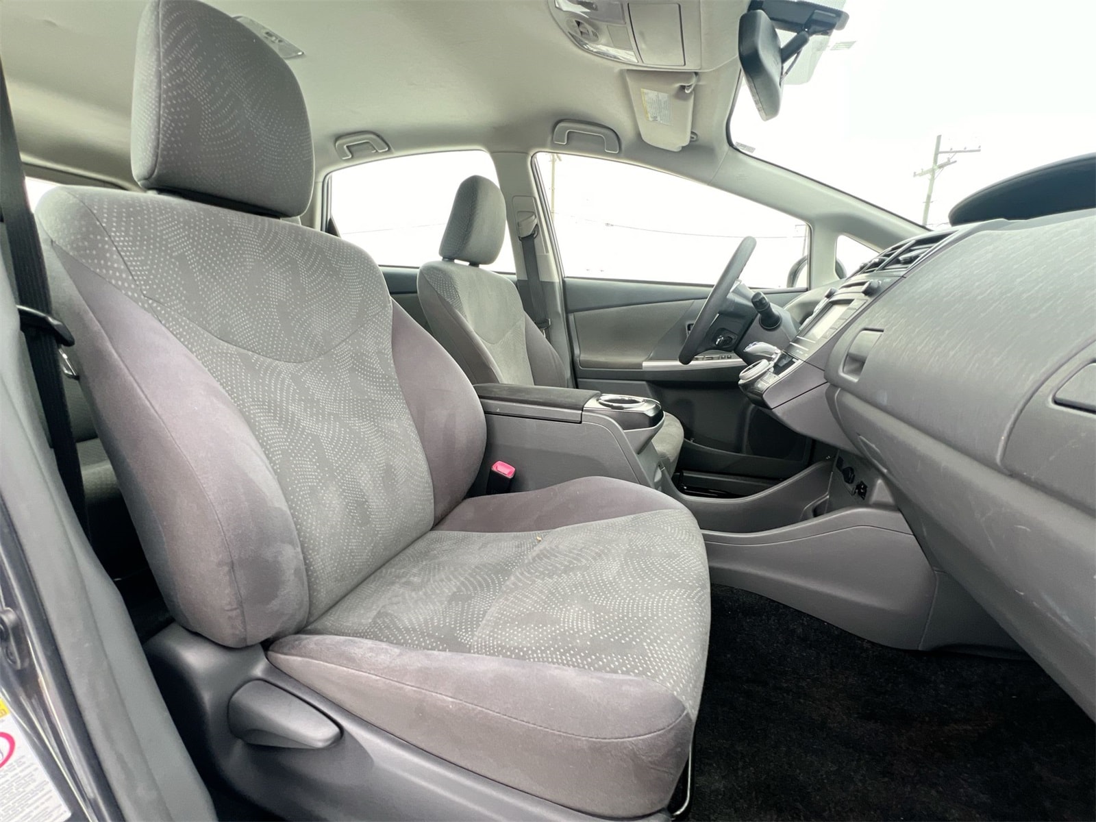 Thumbnail: 2014 Toyota Prius v - 21