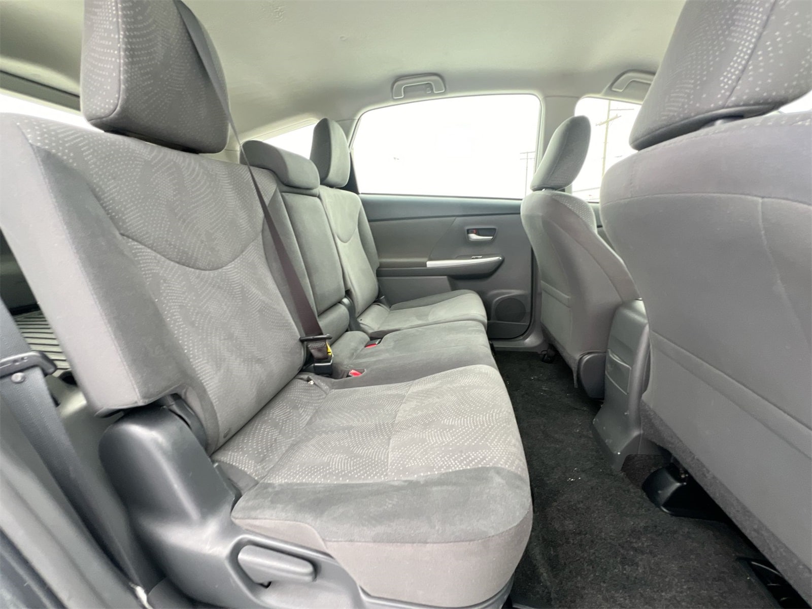 Thumbnail: 2014 Toyota Prius v - 20