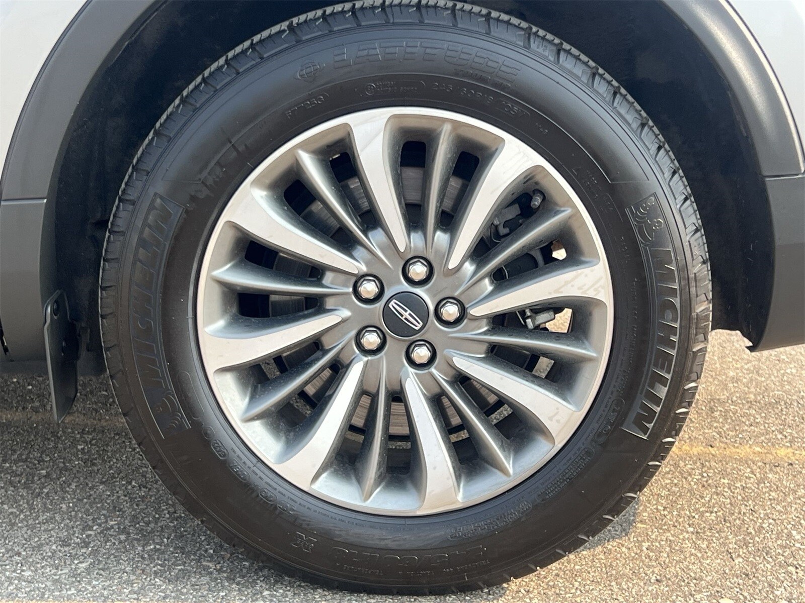 Thumbnail: 2022 Lincoln Nautilus - 14