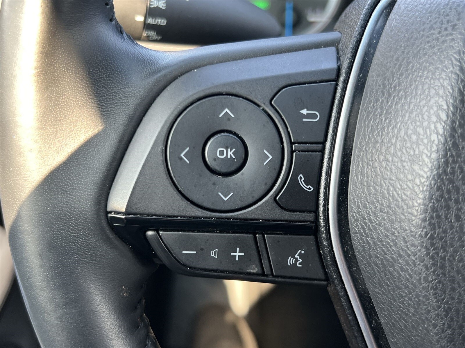 Thumbnail: 2021 Toyota Venza - 25