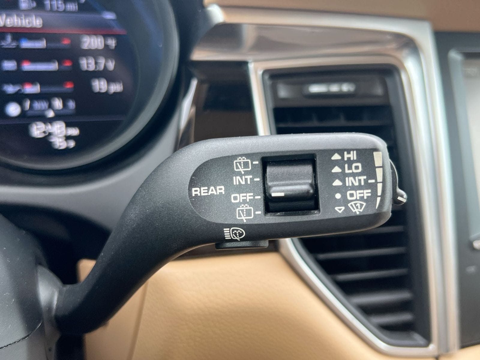 Thumbnail: 2015 Porsche Macan - 25