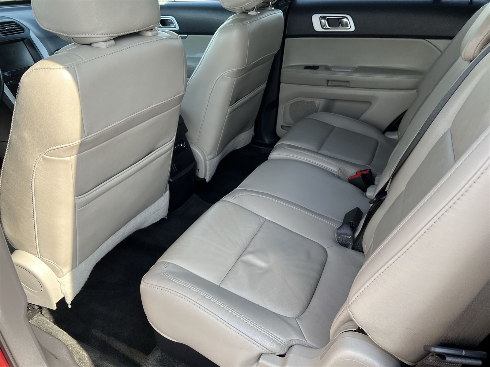 Thumbnail: 2015 Ford Explorer - 19