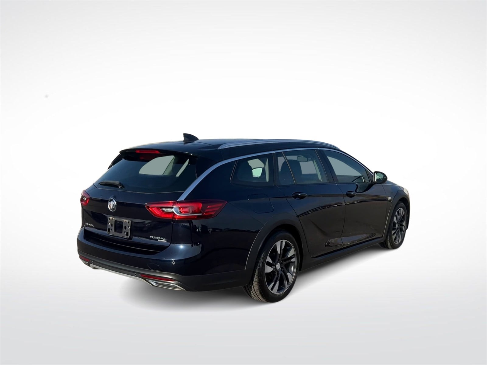 Thumbnail: 2018 Buick Regal - 8