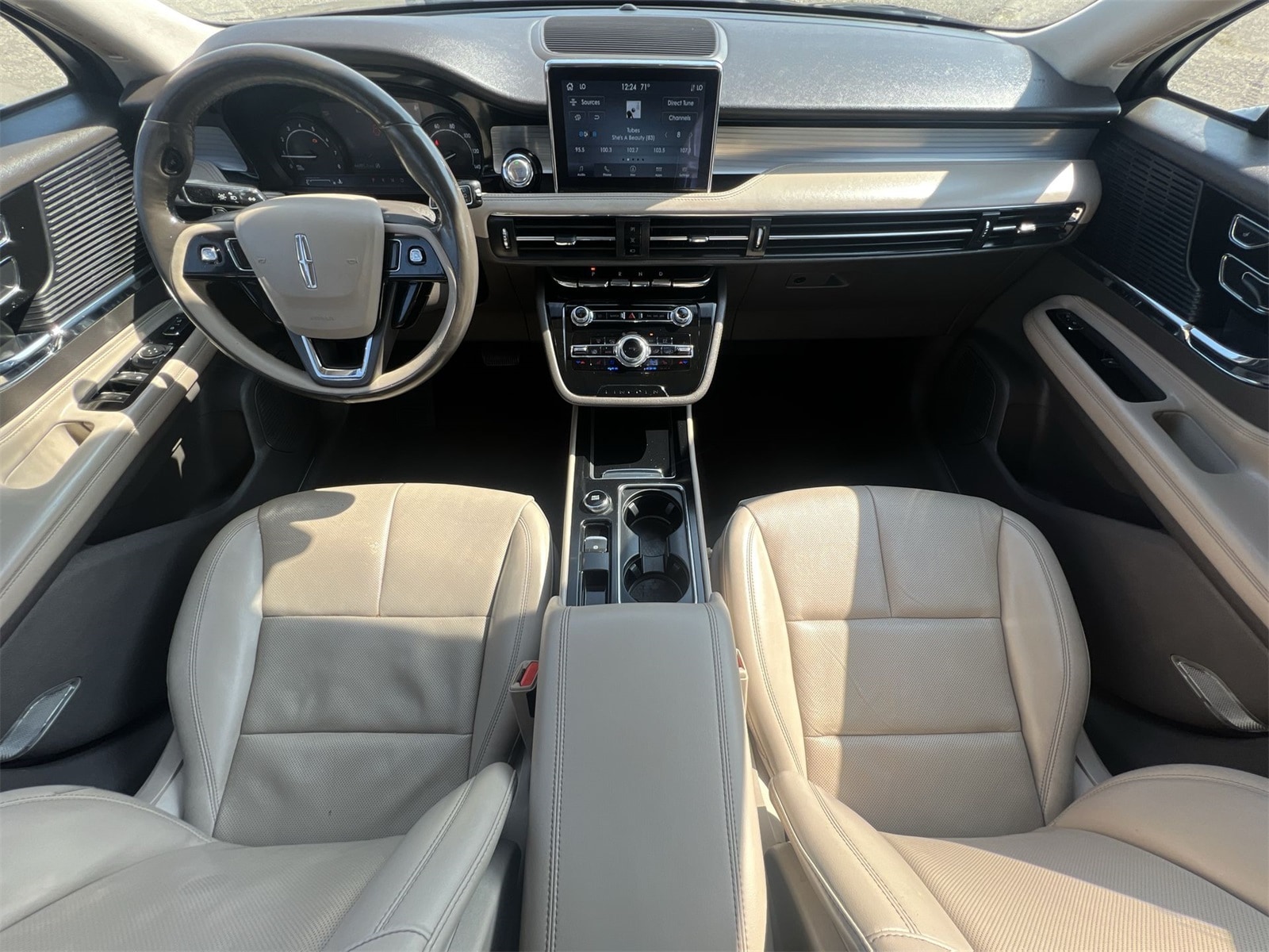 Thumbnail: 2022 Lincoln Corsair - 16