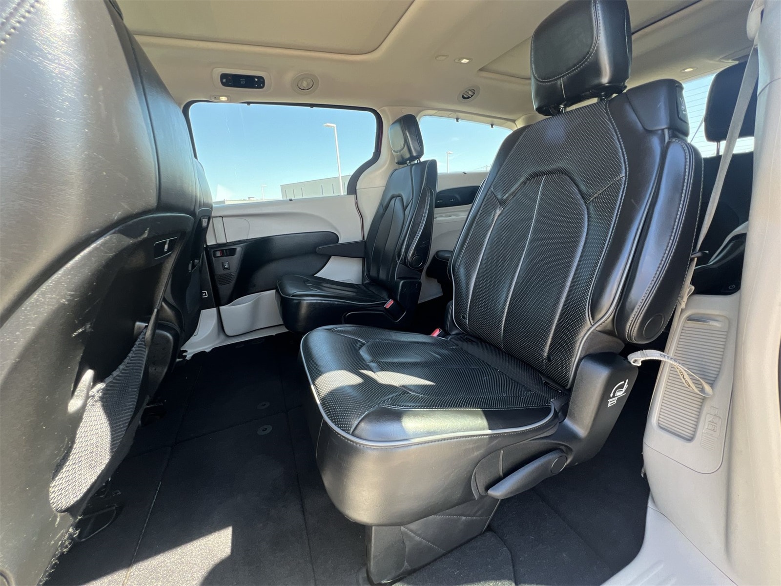 Thumbnail: 2019 Chrysler Pacifica - 20