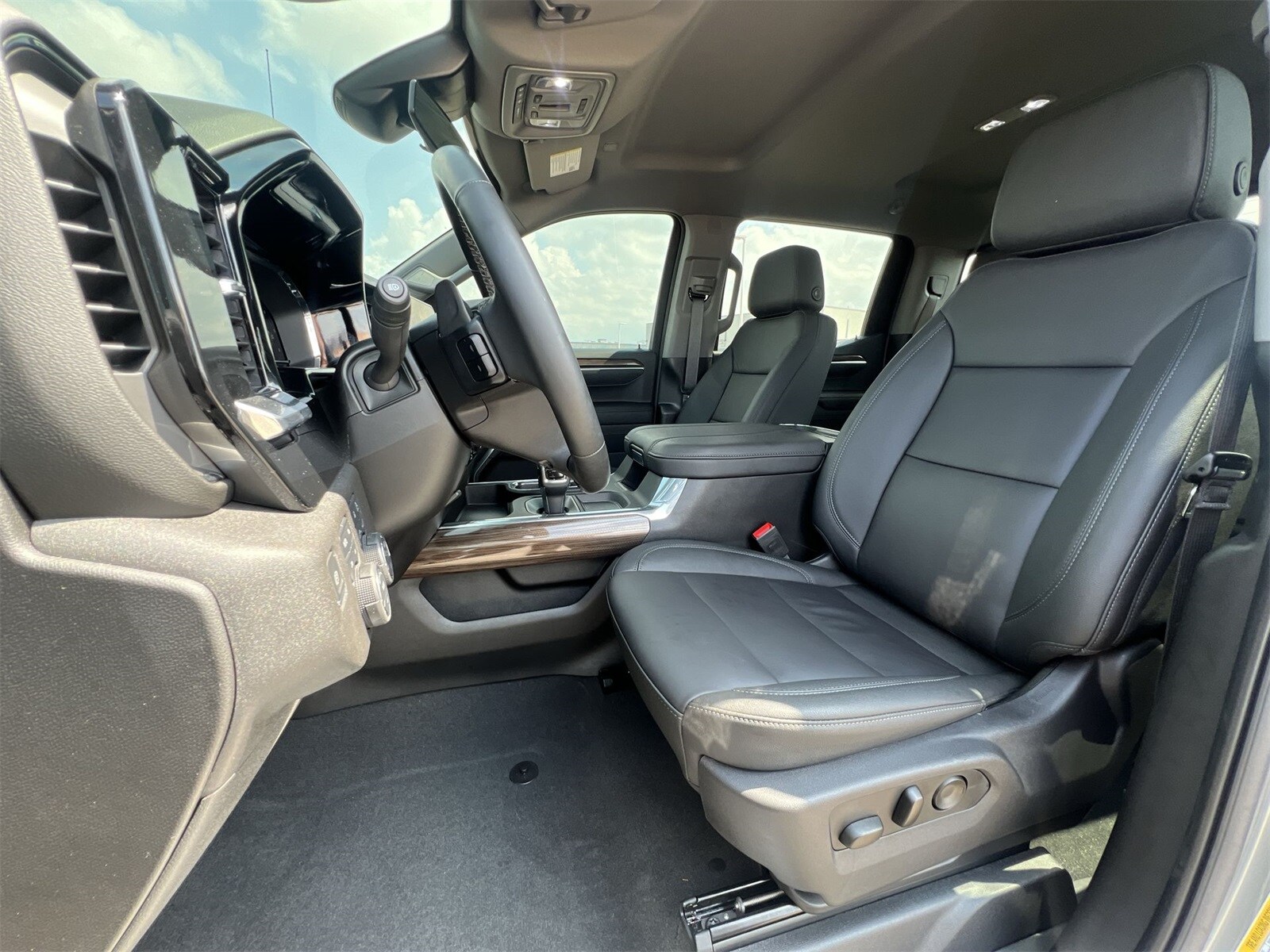 Thumbnail: 2025 Chevrolet Silverado 1500 - 17