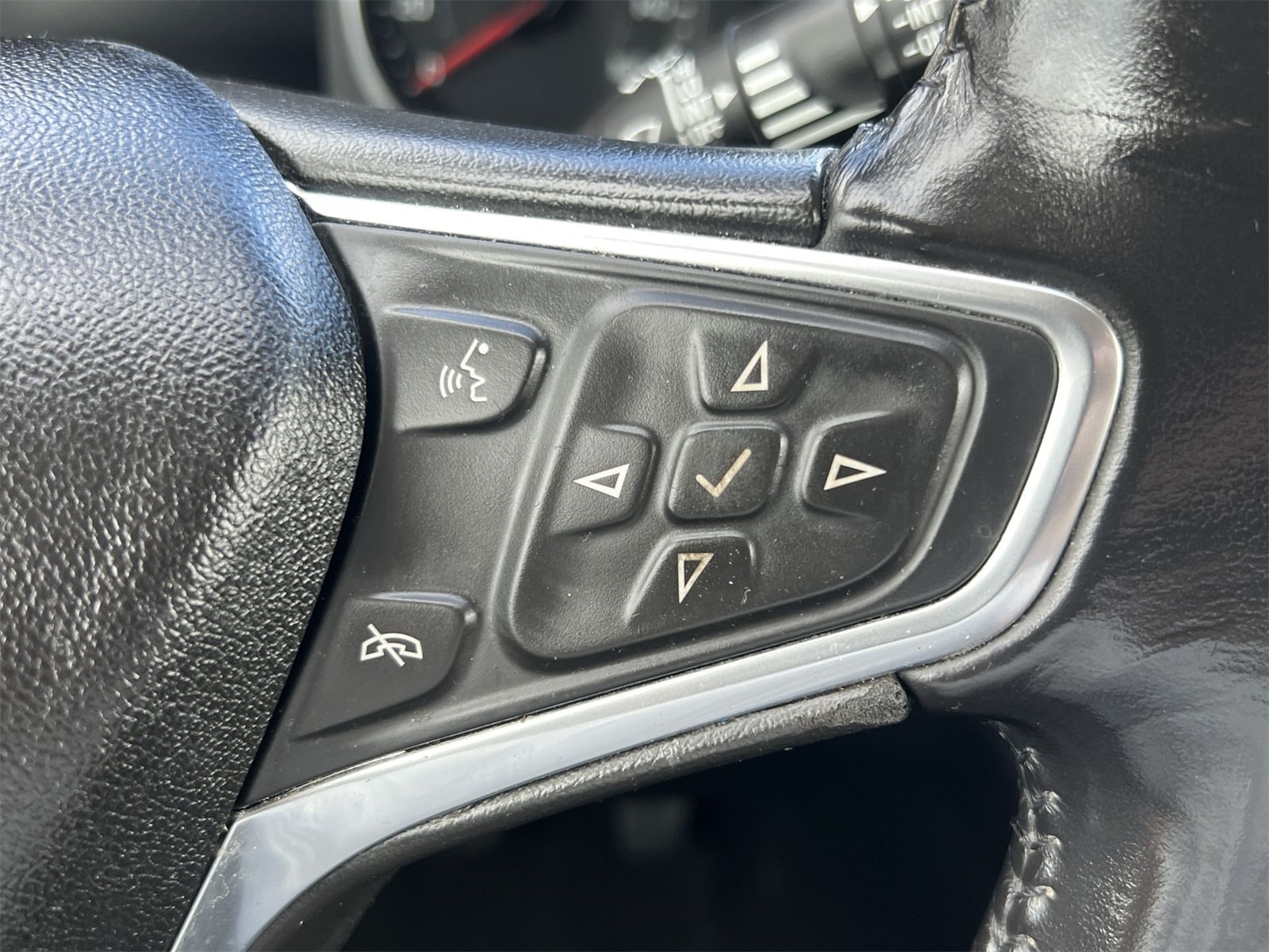 Thumbnail: 2019 Chevrolet Equinox - 24
