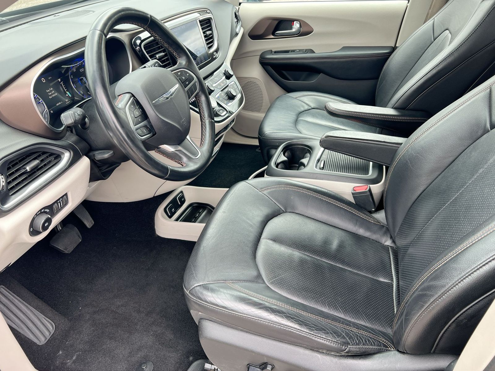 Thumbnail: 2018 Chrysler Pacifica - 9