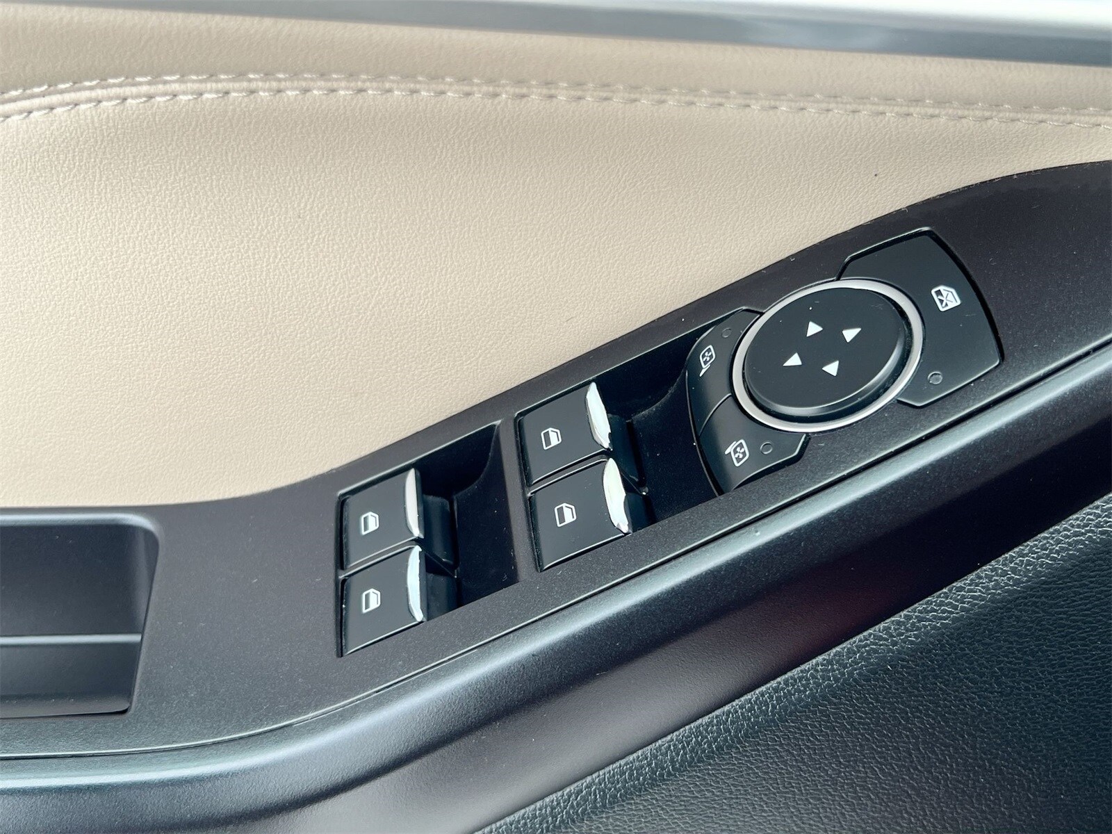 Thumbnail: 2020 Ford Explorer - 17