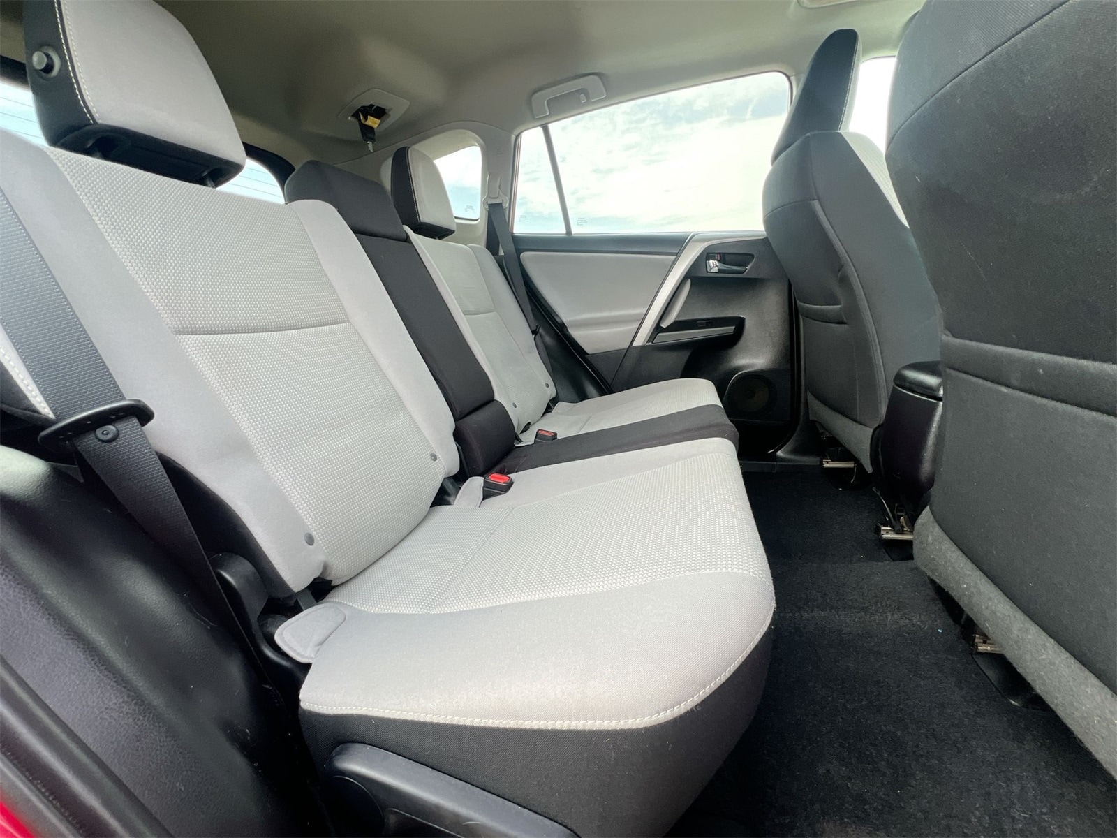 Thumbnail: 2017 Toyota RAV4 - 20