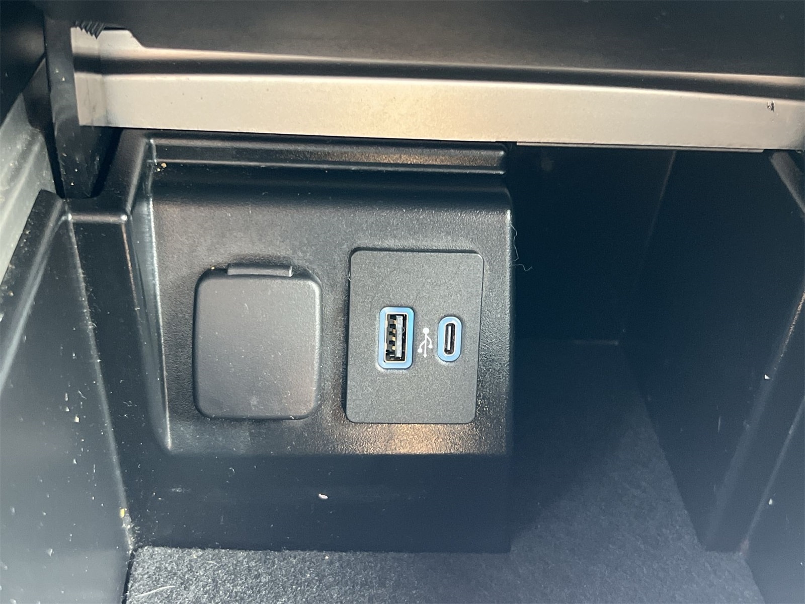 Thumbnail: 2022 Ford Explorer - 31