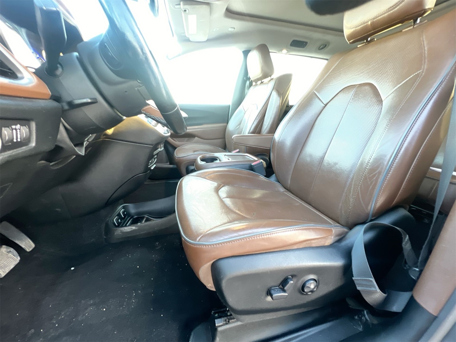 Thumbnail: 2018 Chrysler Pacifica - 16