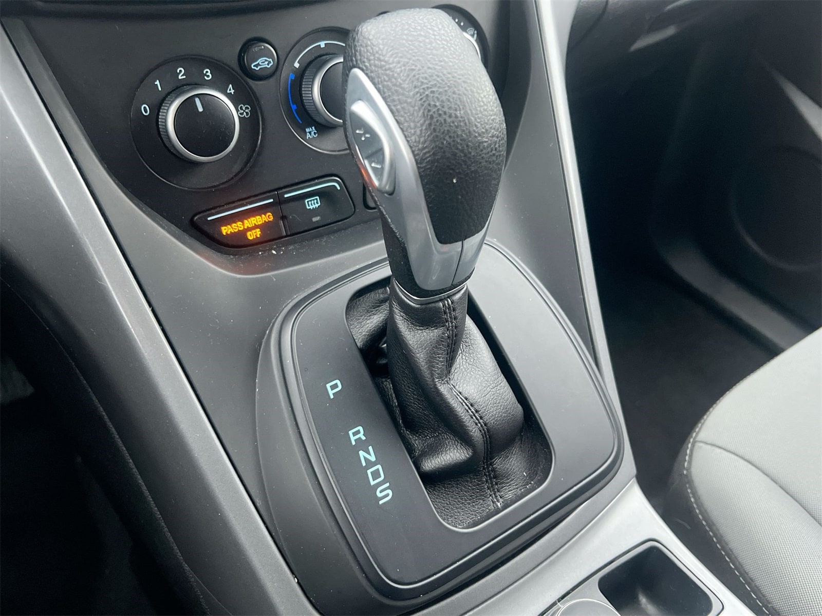 Thumbnail: 2015 Ford Escape - 32