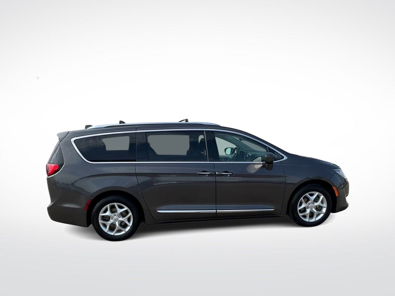 Thumbnail: 2018 Chrysler Pacifica - 9