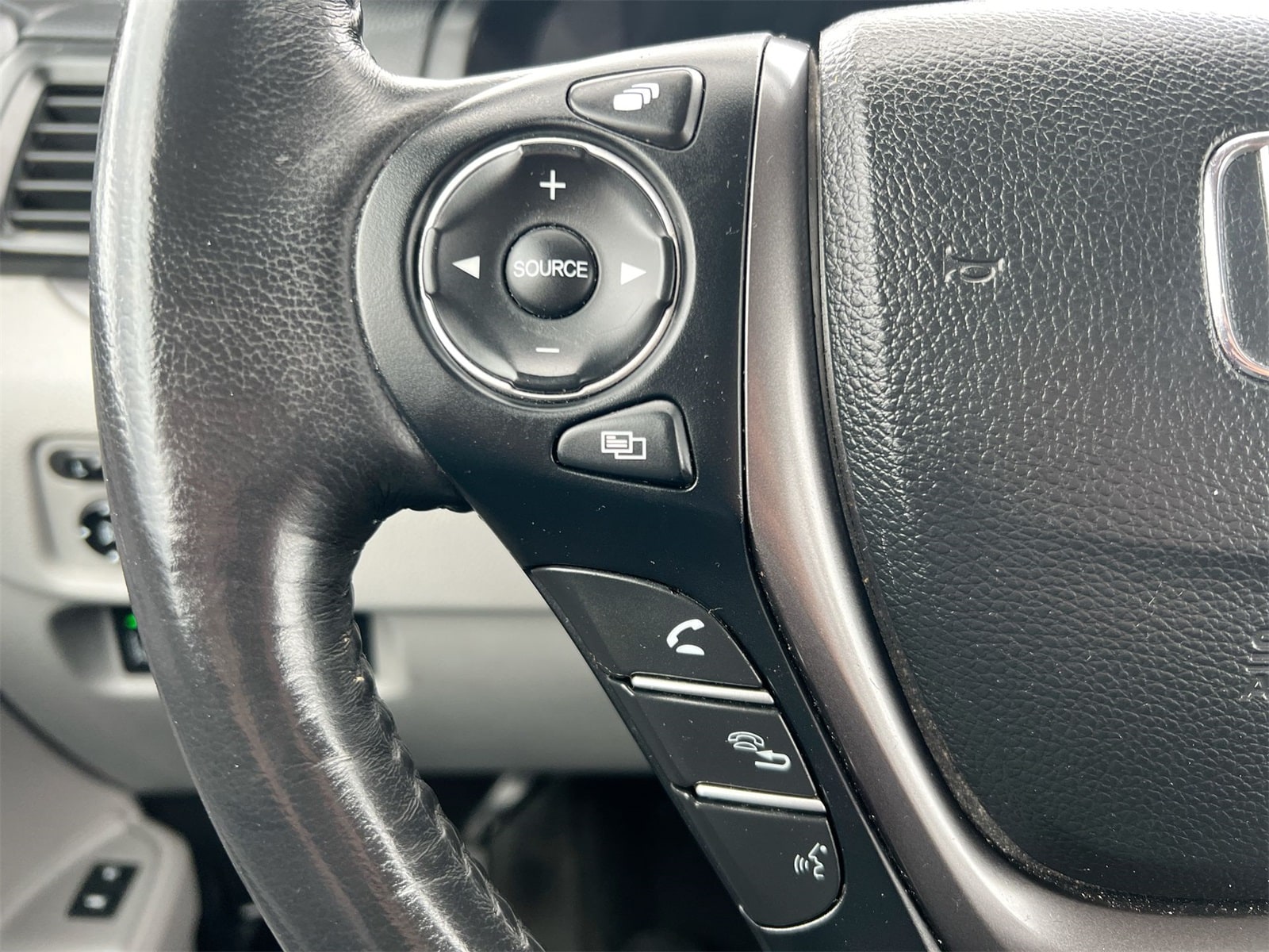 Thumbnail: 2018 Honda Pilot - 24