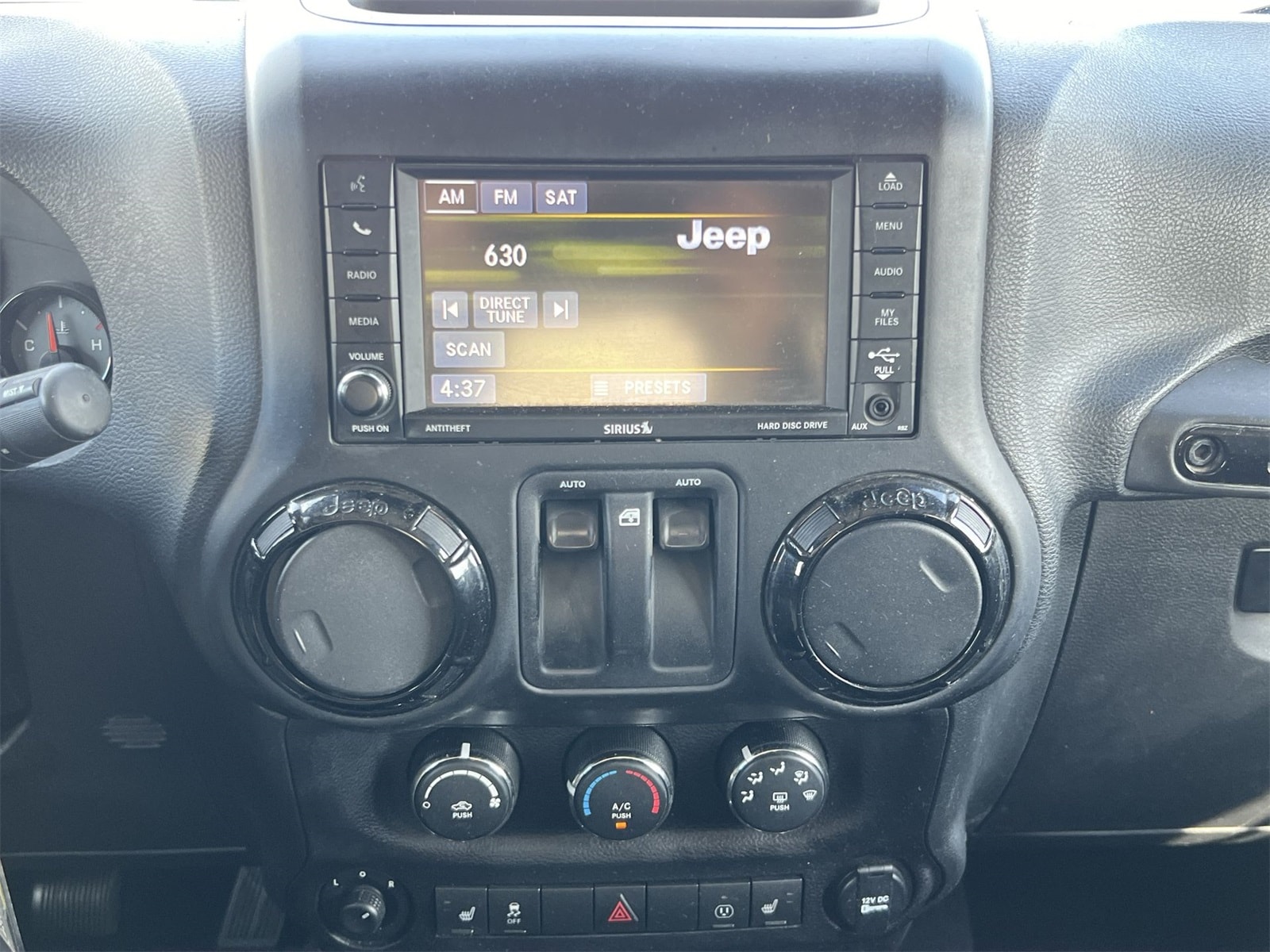 Thumbnail: 2017 Jeep Wrangler - 28