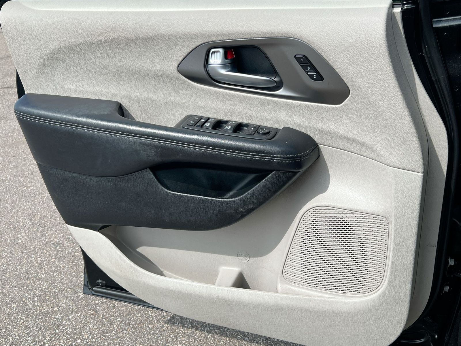 Thumbnail: 2019 Chrysler Pacifica - 30