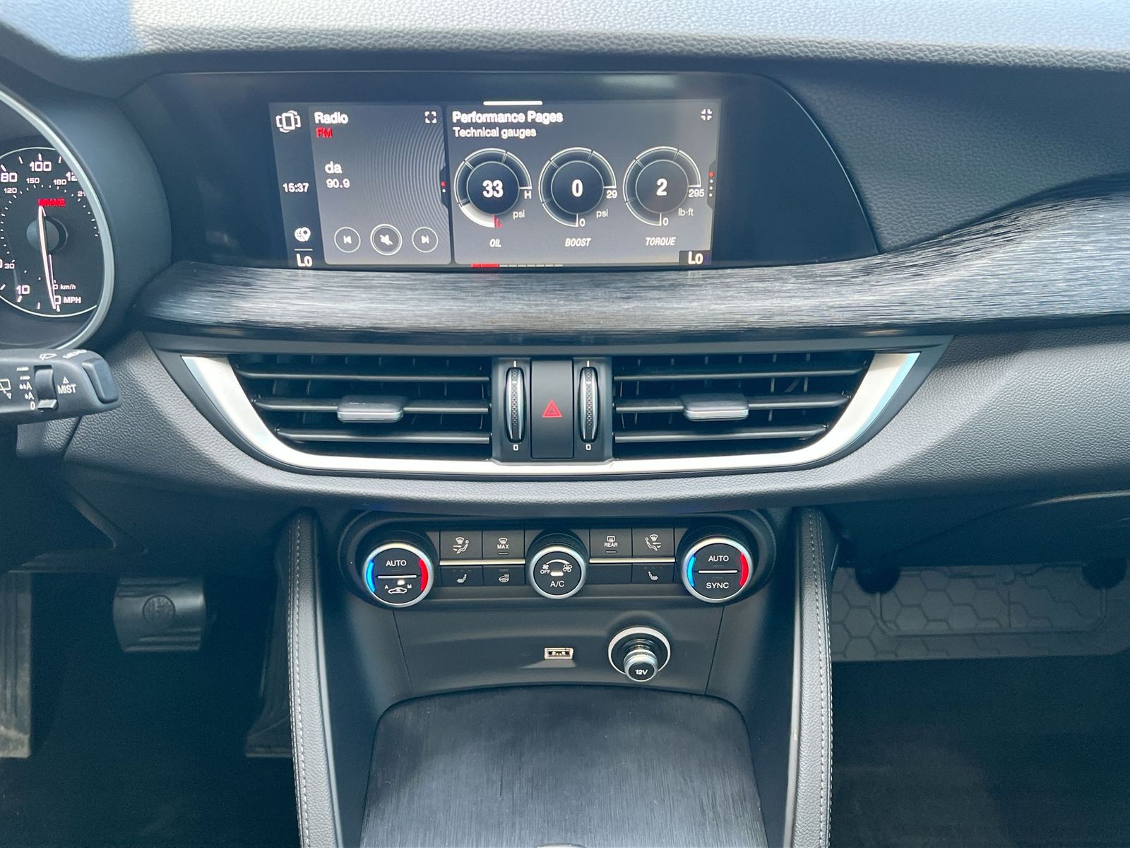 Thumbnail: 2020 Alfa Romeo Stelvio - 27
