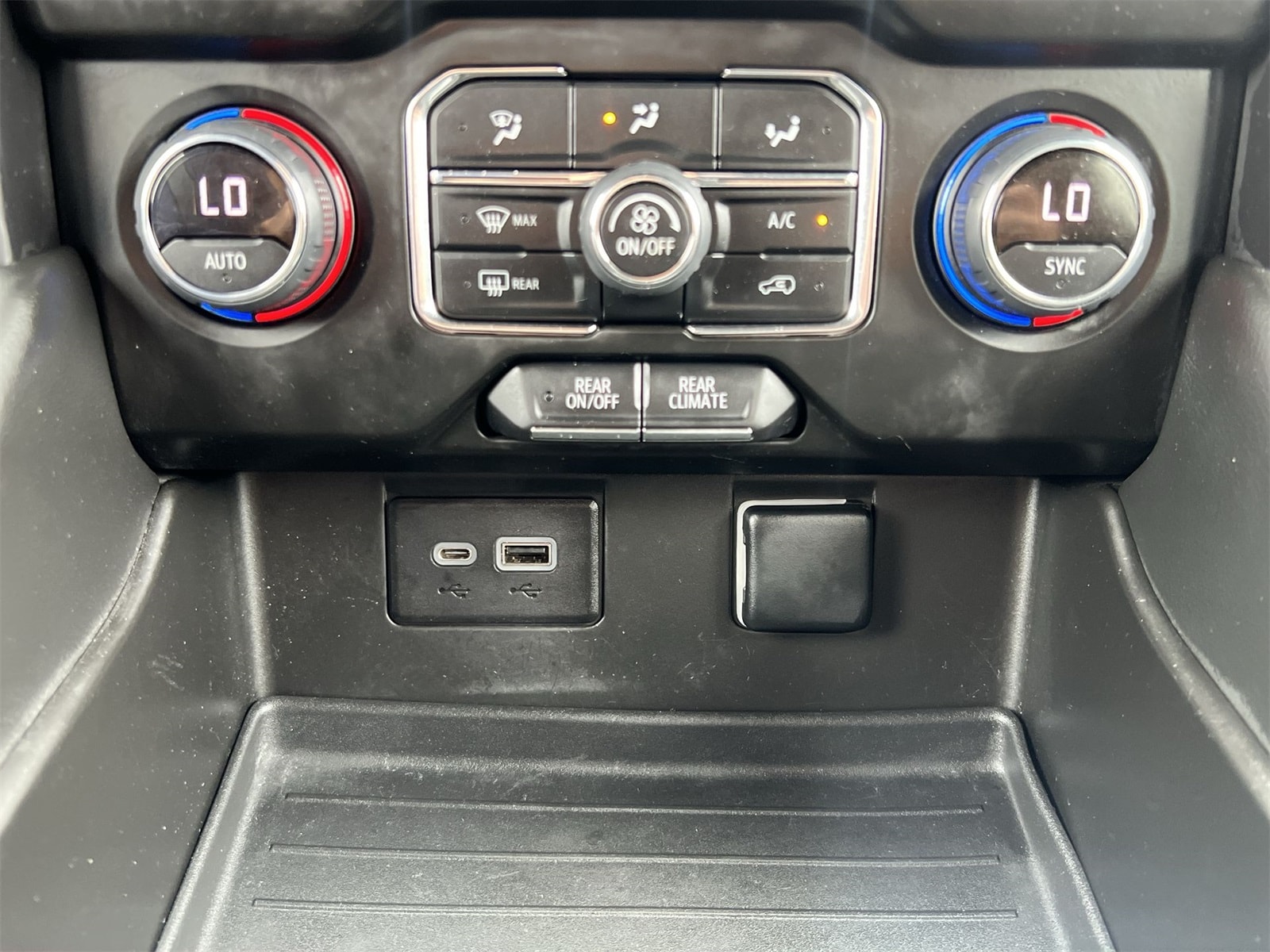 Thumbnail: 2022 Chevrolet Tahoe - 30