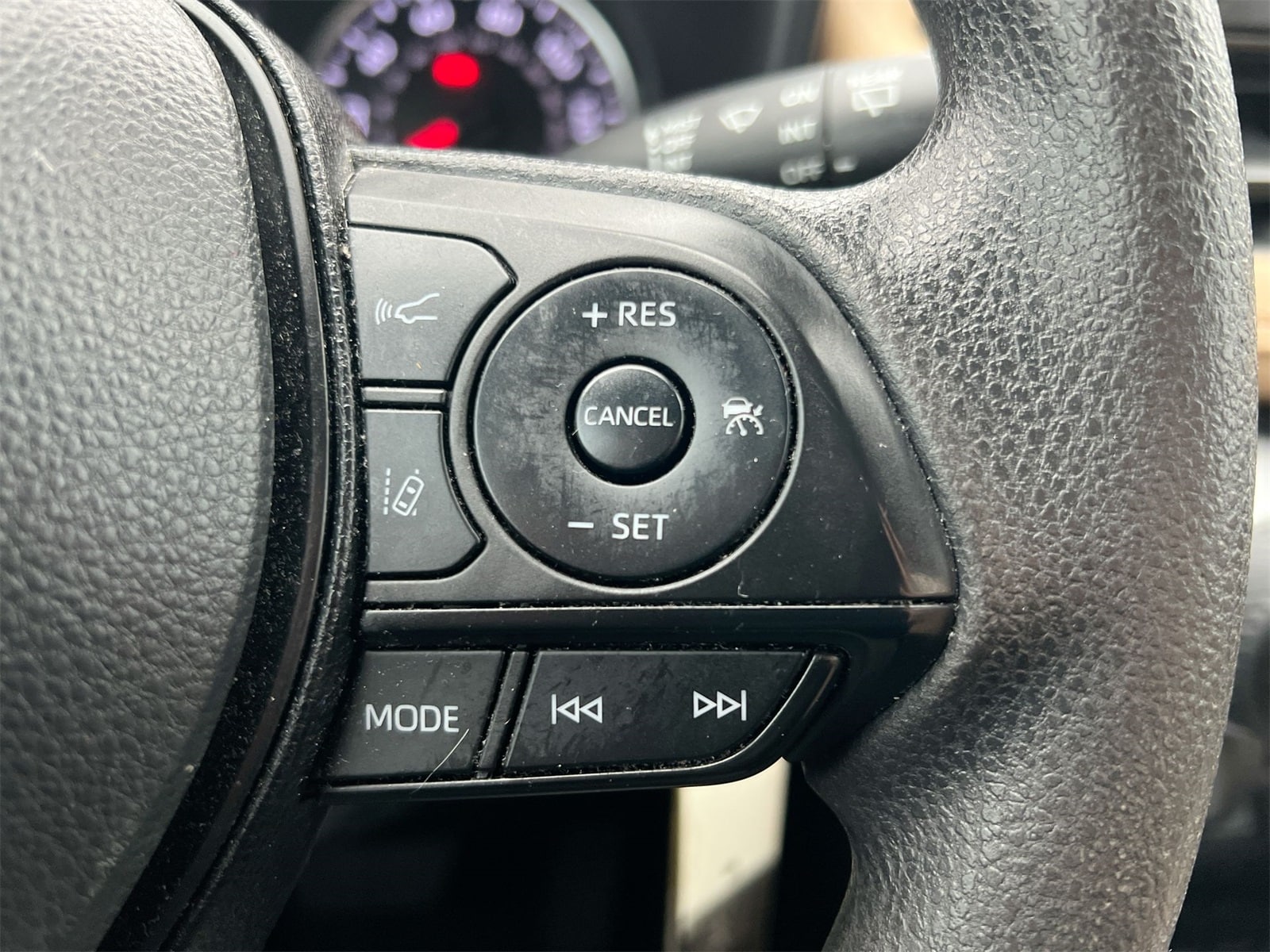 Thumbnail: 2022 Toyota RAV4 - 25