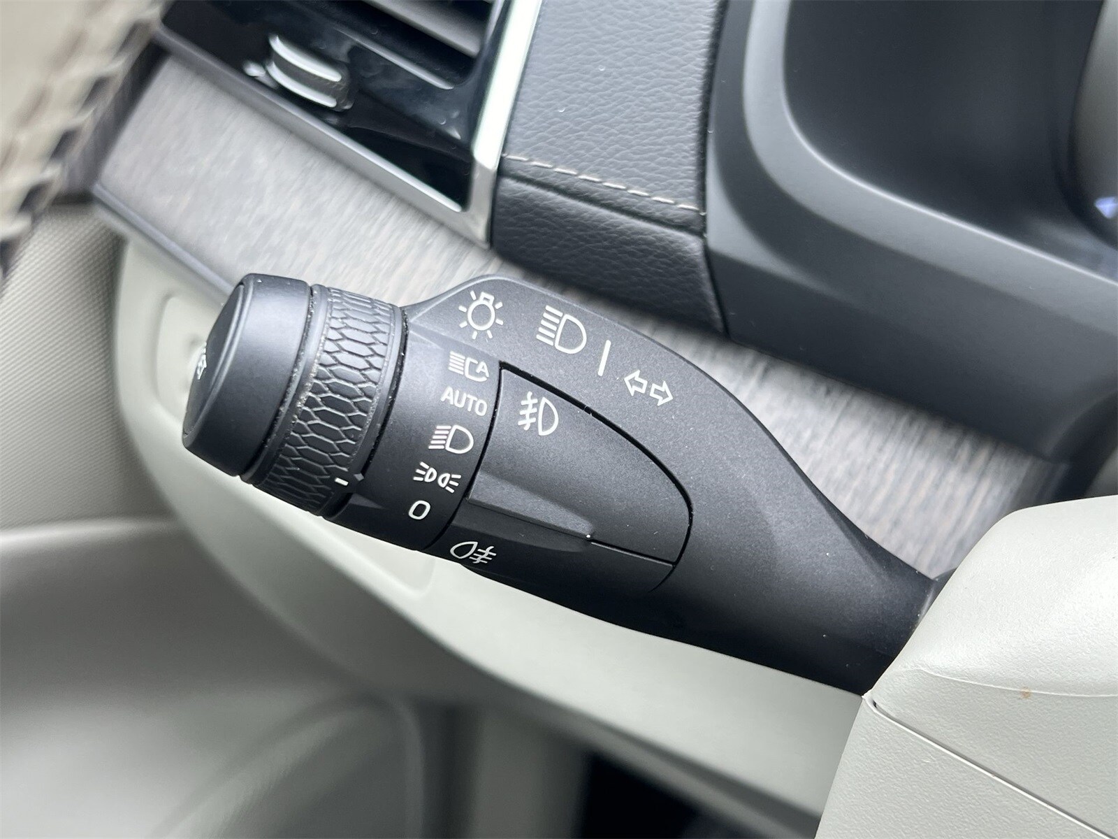 Thumbnail: 2022 Volvo XC90 - 27