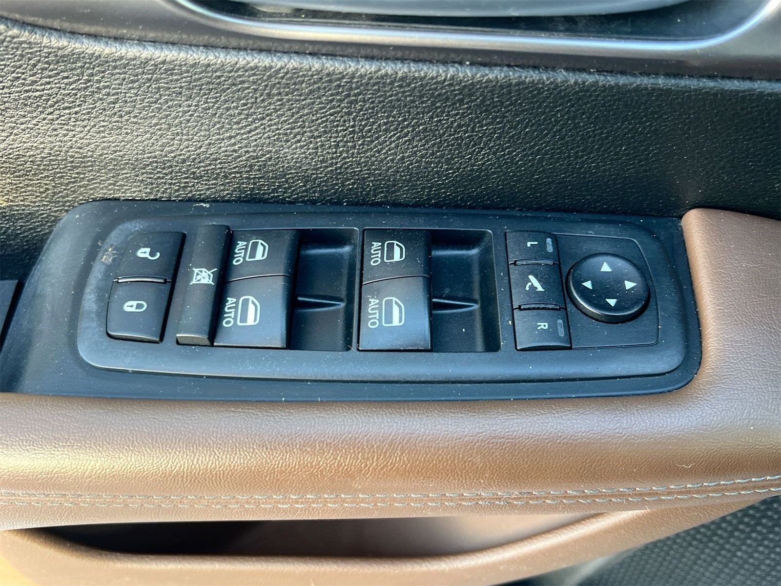 Thumbnail: 2018 Chrysler Pacifica - 17