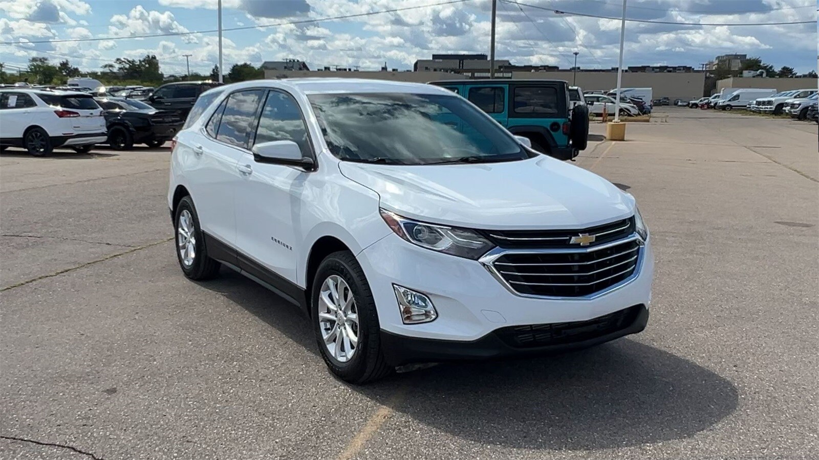 2018 Chevrolet Equinox LT photo 2