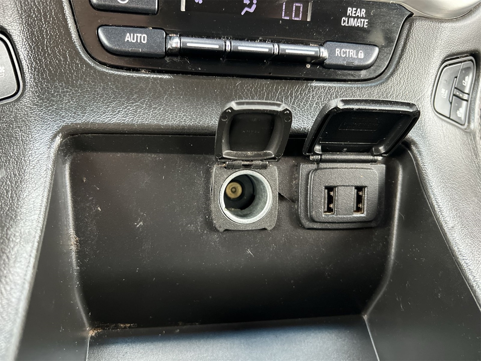 Thumbnail: 2019 GMC Yukon XL - 29