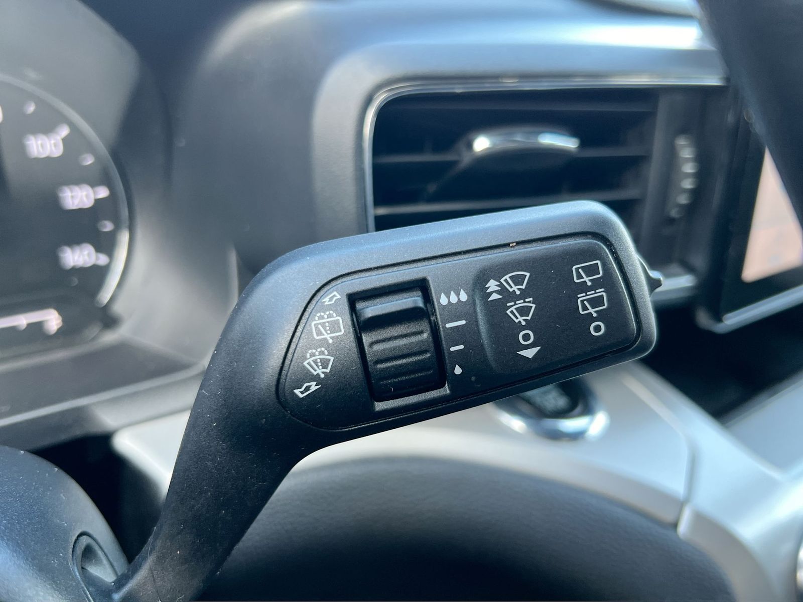 Thumbnail: 2022 Ford Explorer - 25