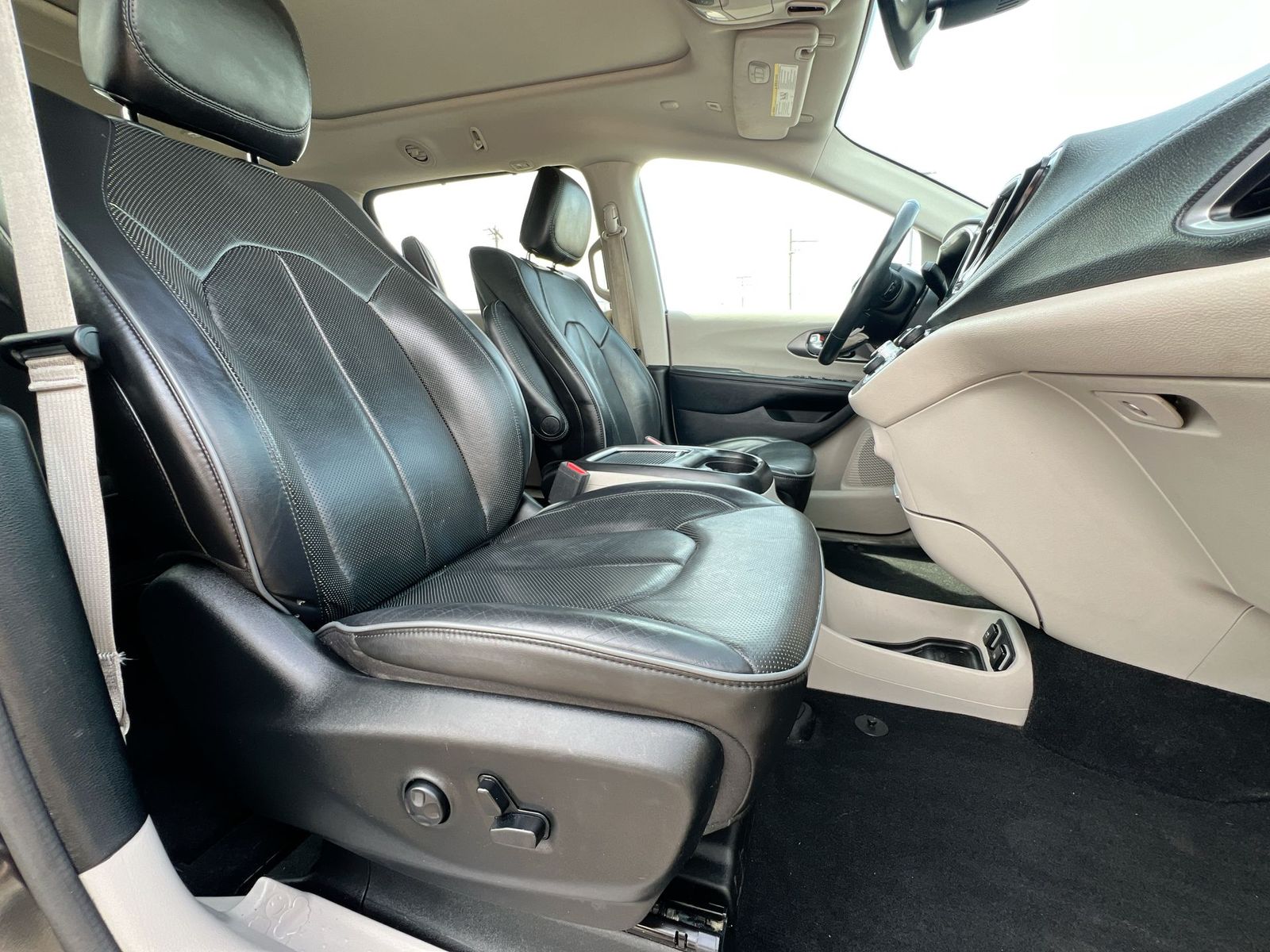 Thumbnail: 2019 Chrysler Pacifica - 21